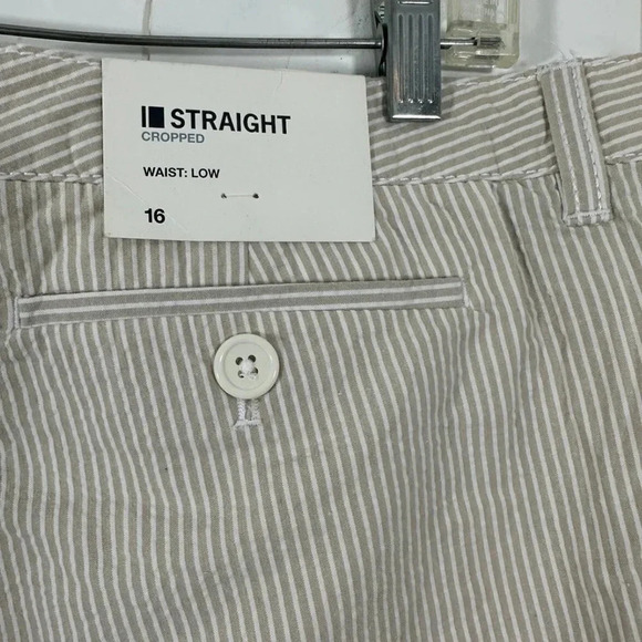 NWT Gap Women's Pinstripe Casual Bermuda Shorts Cropped Straight Low waist - Picture 4 of 7